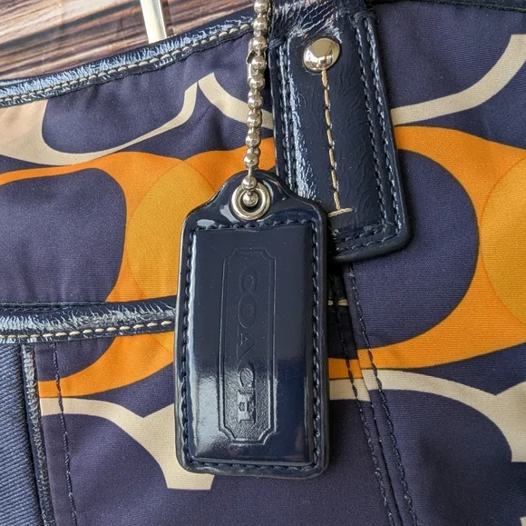 🌹Coach D 24541 Black and Orange Graphic Shoulder Bag - Picture 3 of 12